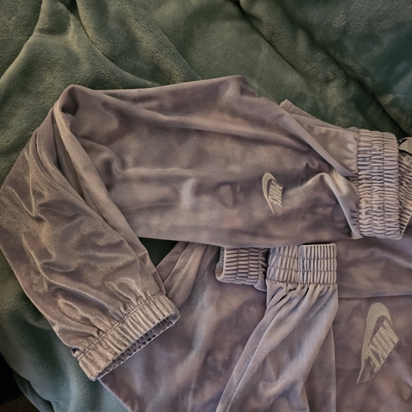 Nike Kids Velor Jogger Set in Soft Blue and White - Picture 8 of 12